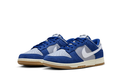 NIKE DUNK LOW DEEP ROYAL BLUE GUM