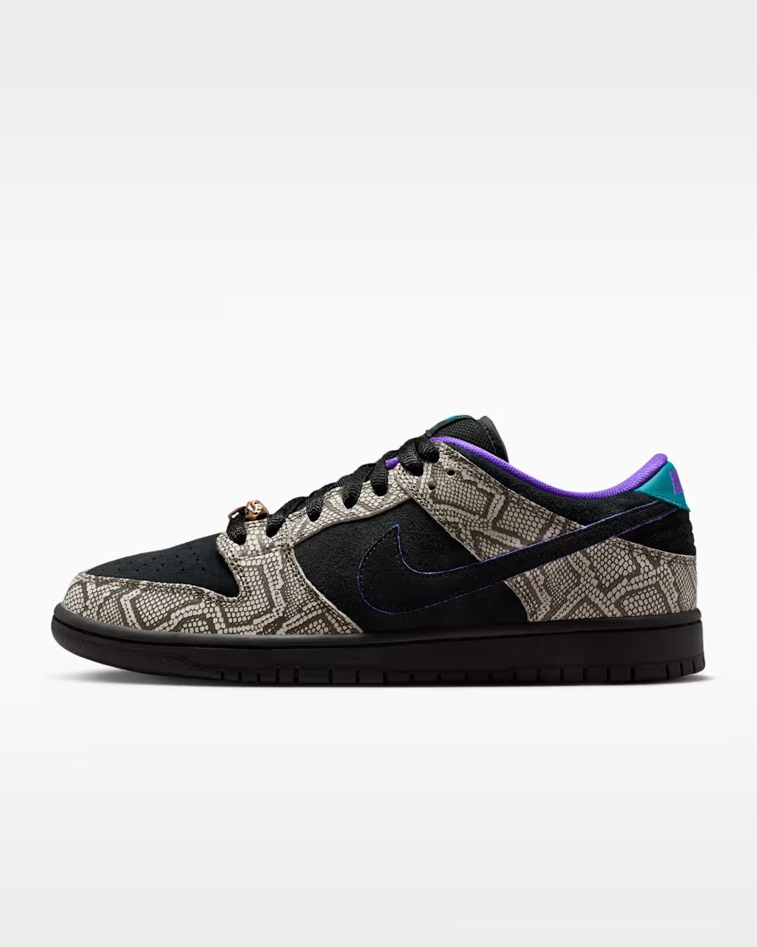 NIKE SB DUNK LOW X DASHAWN JORDAN