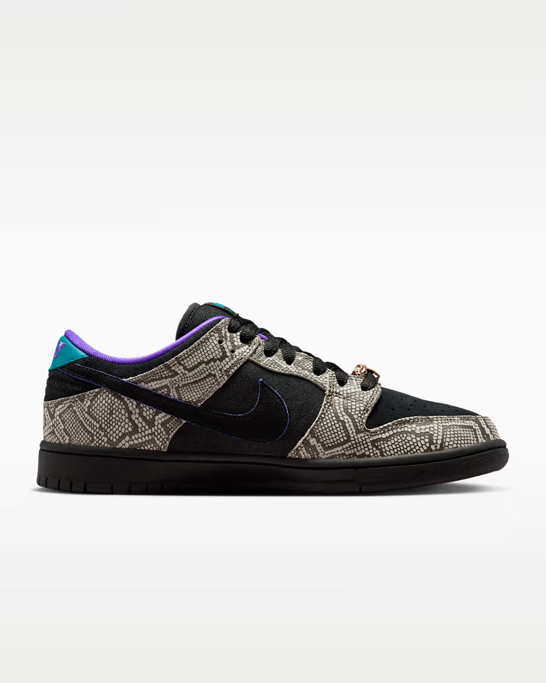 NIKE SB DUNK LOW X DASHAWN JORDAN